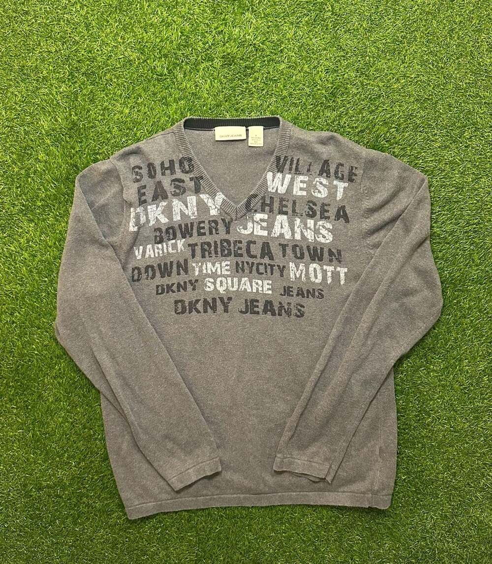 Y2K 2000s DKNY Jeans V-Neck Graphic Sweater Size M Gray NYC Neighborhoods
